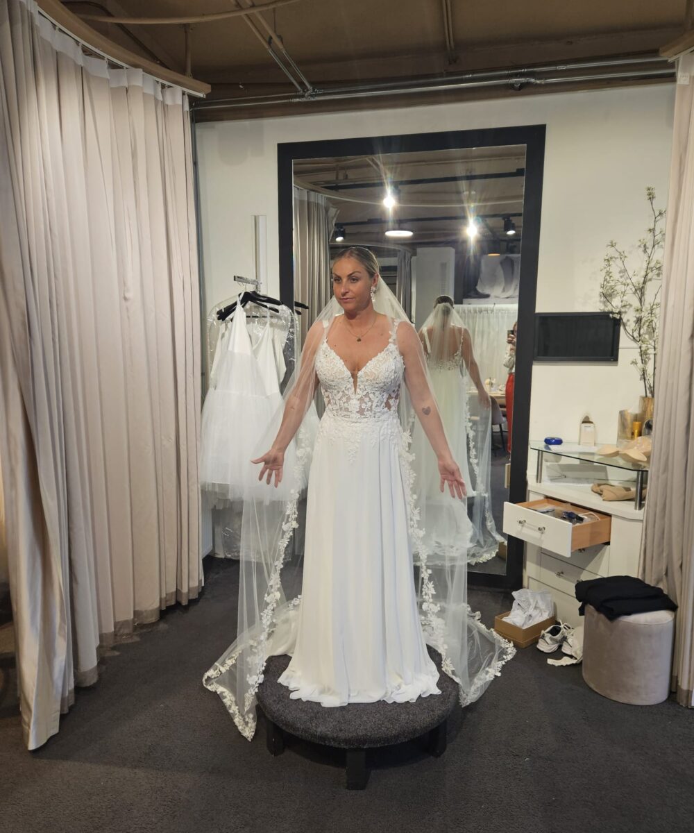 Bruidsjapon Modeca bridal maat 38 met sluier