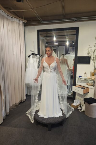 Bruidsjapon Modeca bridal maat 38 met sluier
