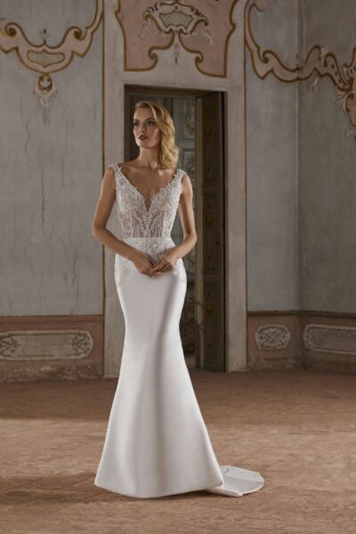 Ongedragen, Elegante en Luxe Trouwjurk, Veelzijdig in Twee Looks