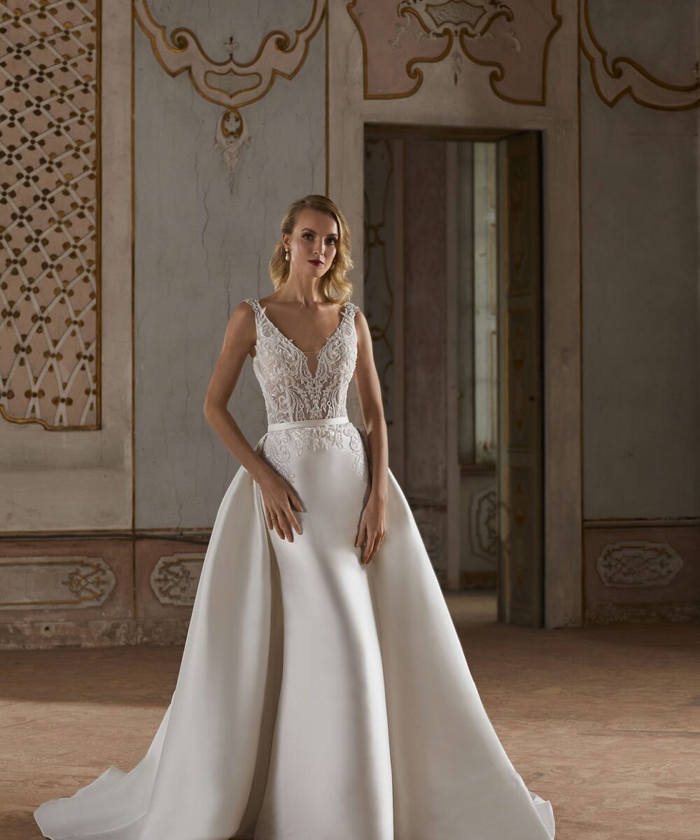 Ongedragen, Elegante en Luxe Trouwjurk, Veelzijdig in Twee Looks