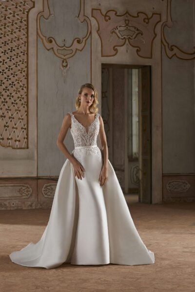 Ongedragen, Elegante en Luxe Trouwjurk, Veelzijdig in Twee Looks