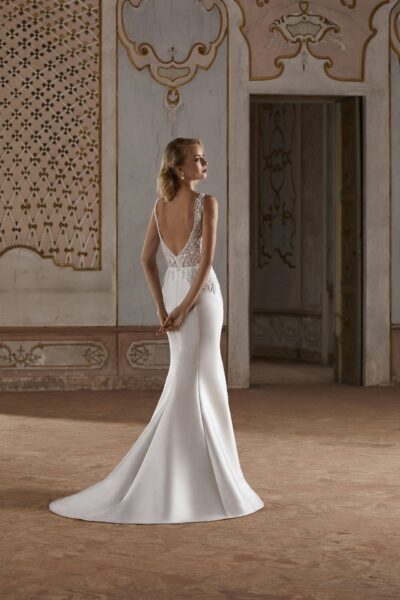Ongedragen, Elegante en Luxe Trouwjurk, Veelzijdig in Twee Looks