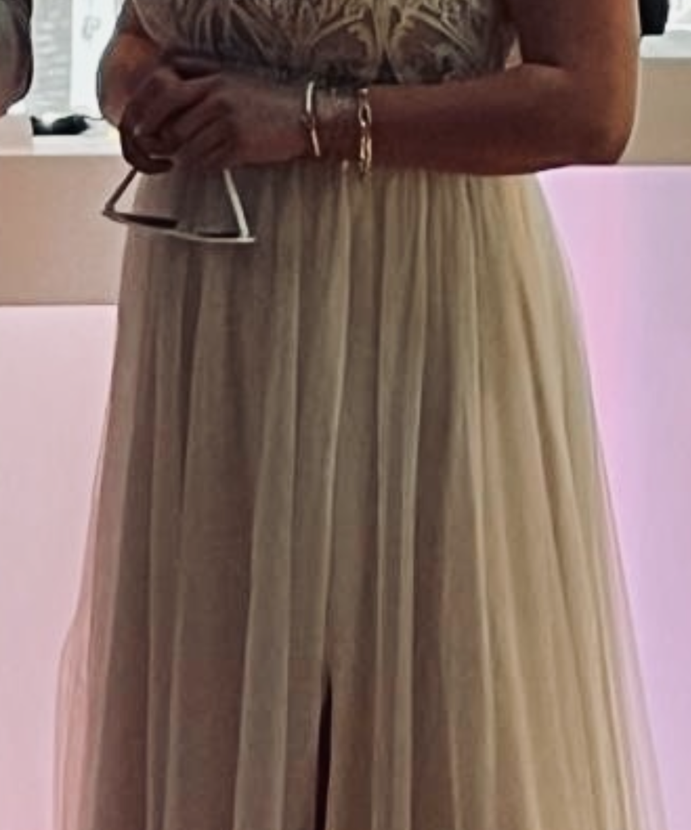 Te koop: Elegante gedragen bruidsjurk van Adore by Justin Alexander (gebroken wit) – charmant, comfortabel en stijlvol!