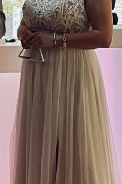 Te koop: Elegante gedragen bruidsjurk van Adore by Justin Alexander (gebroken wit) – charmant, comfortabel en stijlvol!