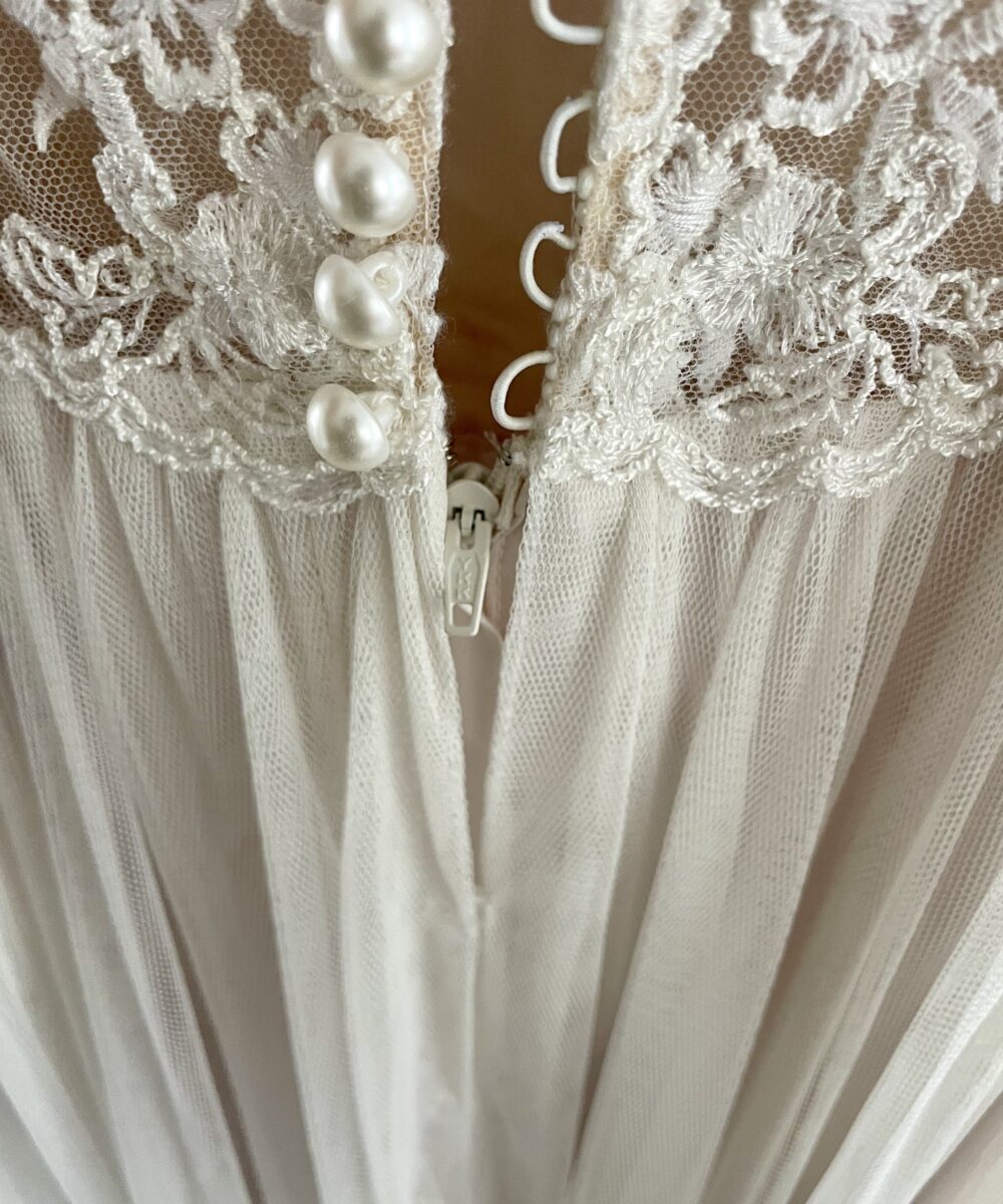 Te koop: Elegante gedragen bruidsjurk van Adore by Justin Alexander (gebroken wit) – charmant, comfortabel en stijlvol!