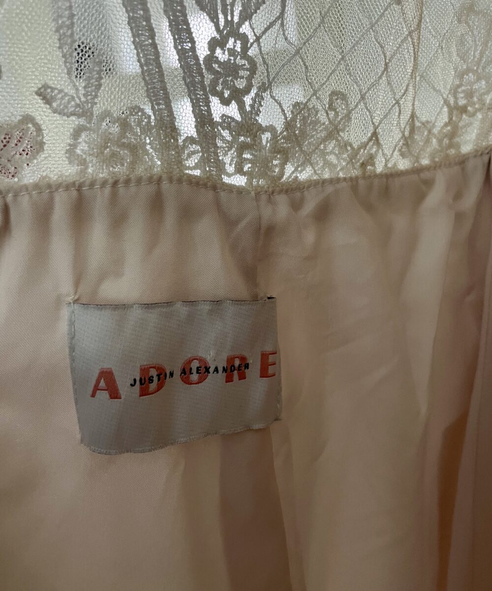 Te koop: Elegante gedragen bruidsjurk van Adore by Justin Alexander (gebroken wit) – charmant, comfortabel en stijlvol!