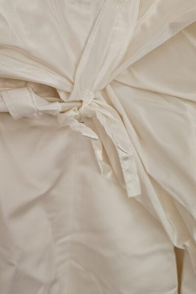 Ivoorkleurige trouwjurk van Julia Rosa.