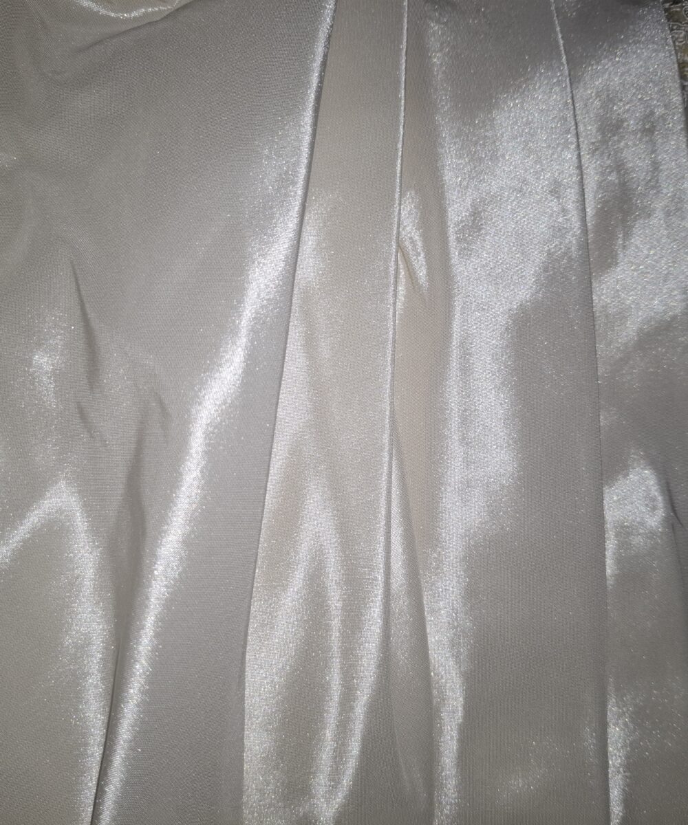 Ivoorkleurige trouwjurk van Julia Rosa.