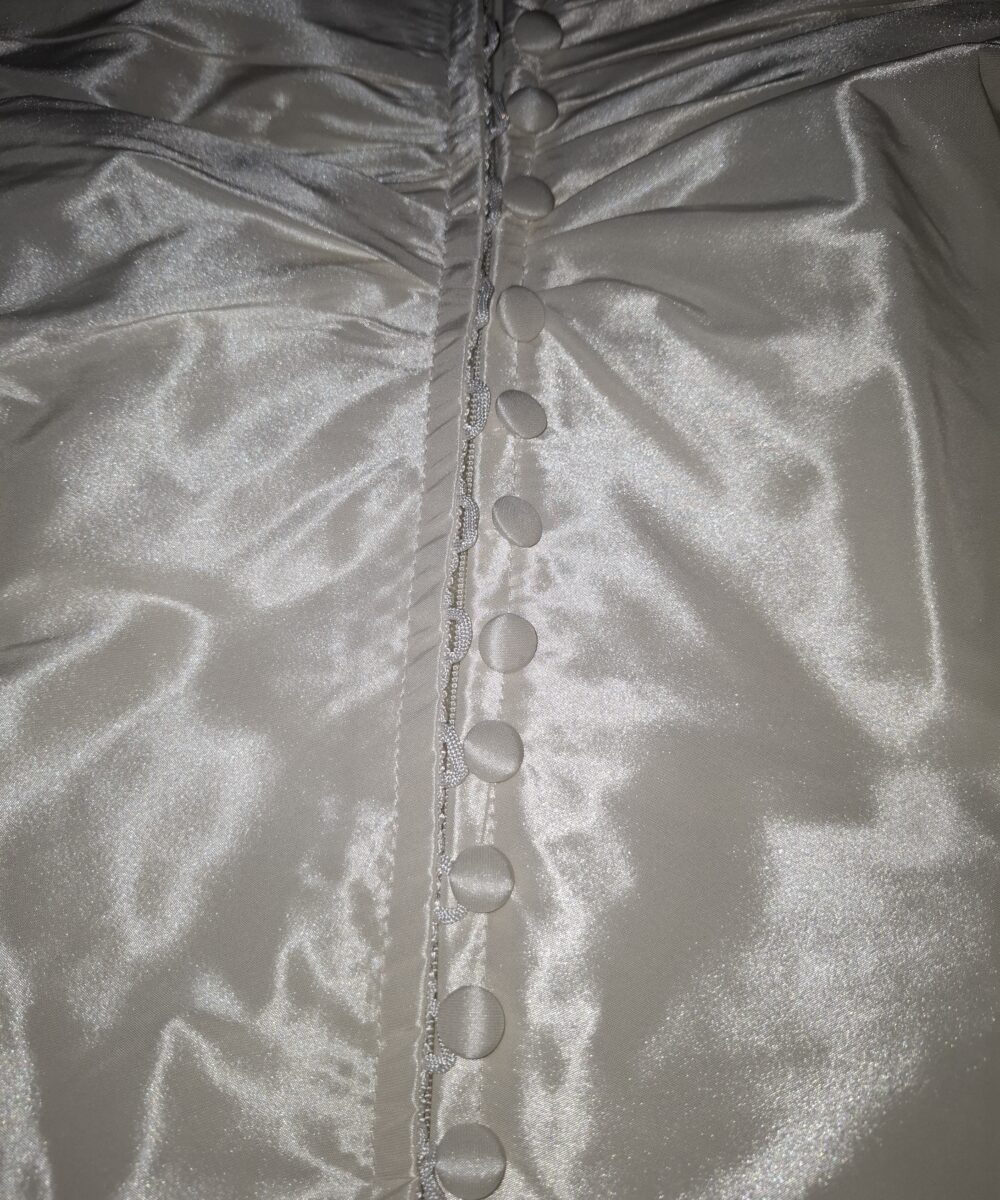 Ivoorkleurige trouwjurk van Julia Rosa.