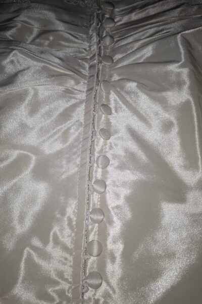 Ivoorkleurige trouwjurk van Julia Rosa.