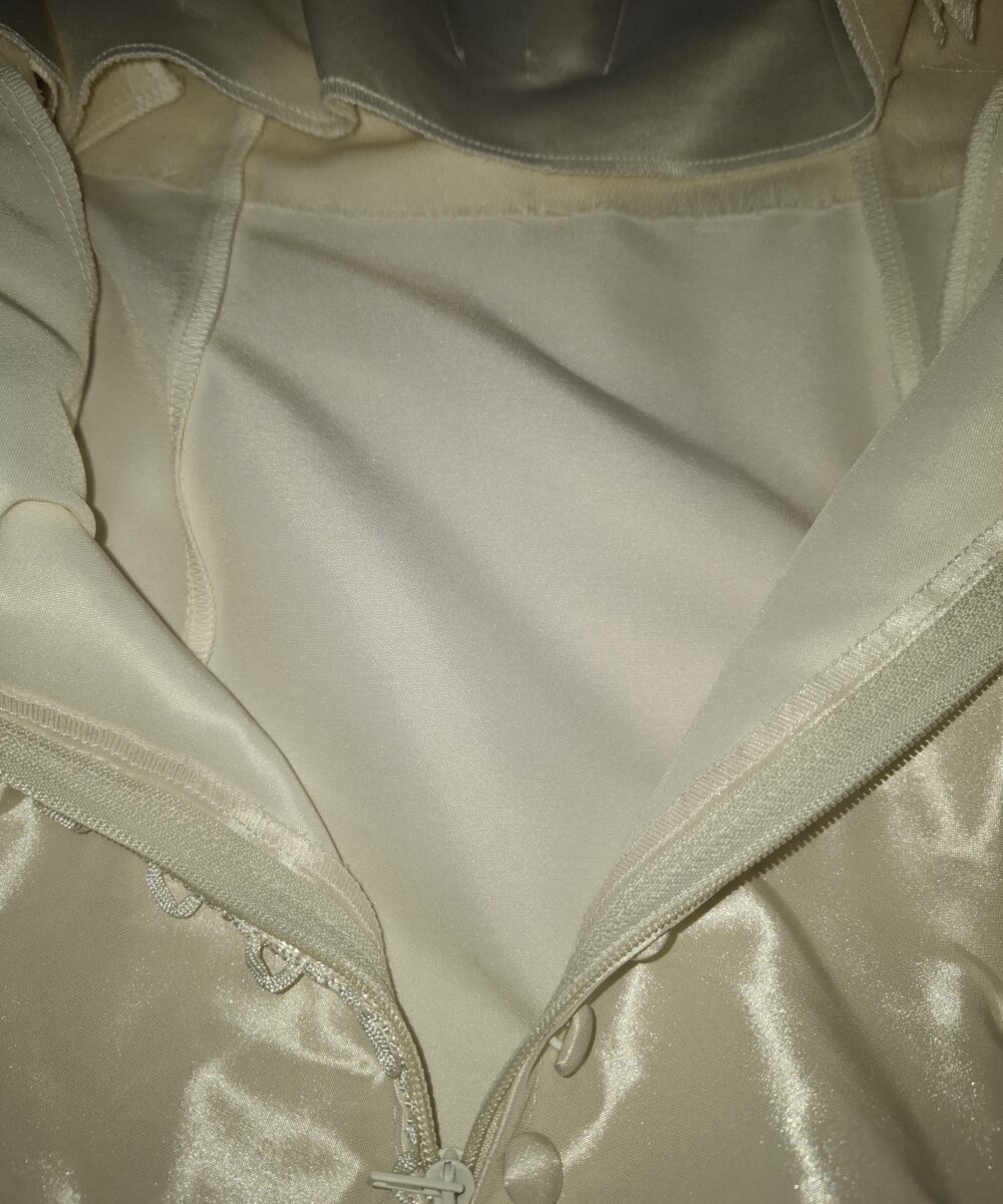 Ivoorkleurige trouwjurk van Julia Rosa.