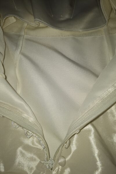 Ivoorkleurige trouwjurk van Julia Rosa.