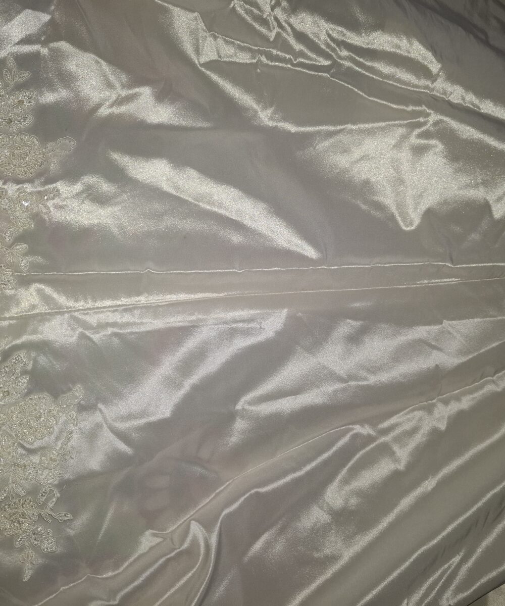 Ivoorkleurige trouwjurk van Julia Rosa.