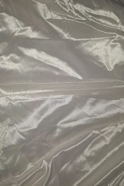 Ivoorkleurige trouwjurk van Julia Rosa.