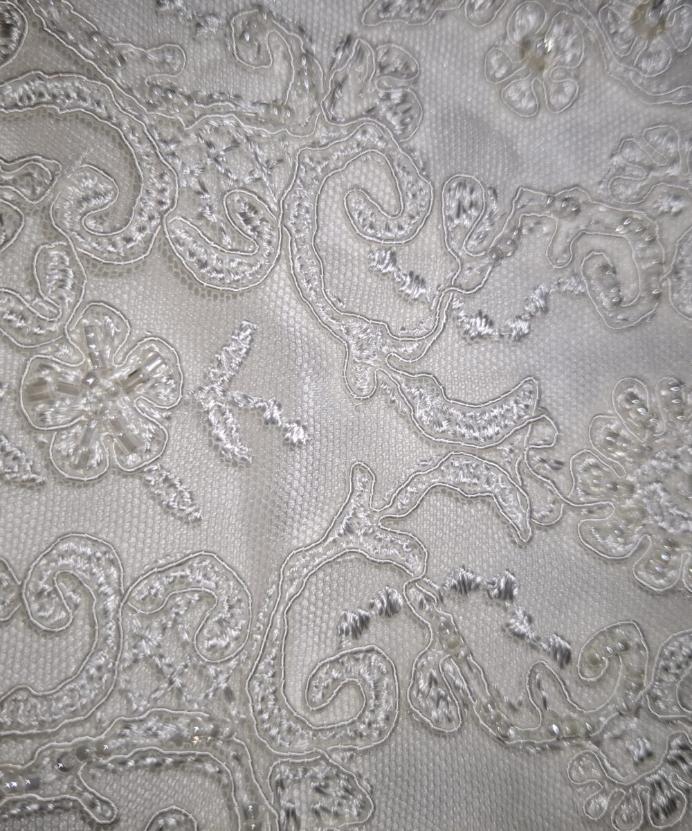 Ivoorkleurige trouwjurk van Julia Rosa.