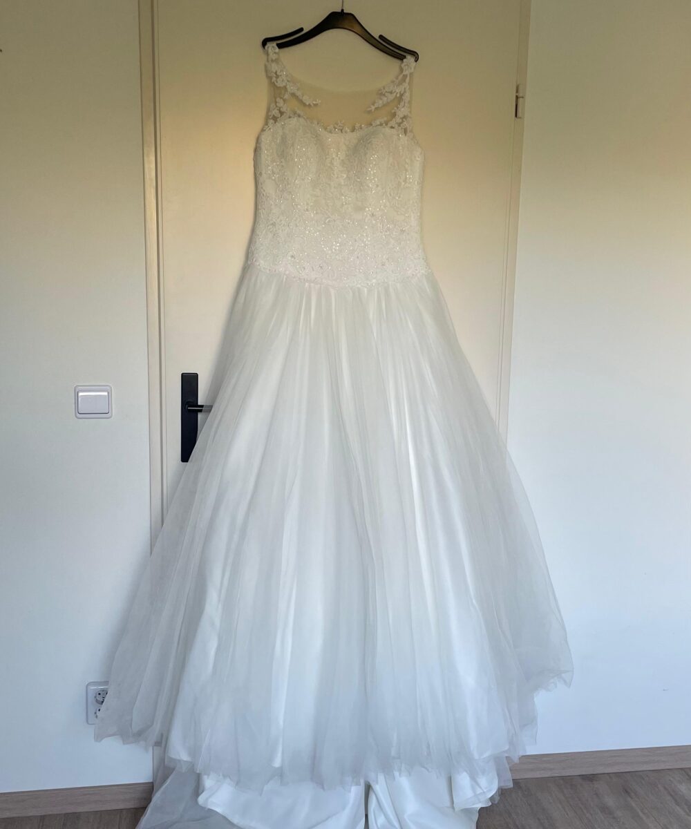 Prachtige witte bruidsjurk voor een echte prinses