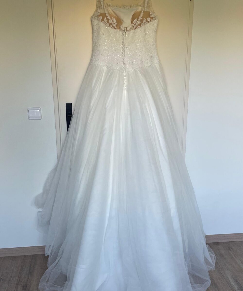 Prachtige witte bruidsjurk voor een echte prinses