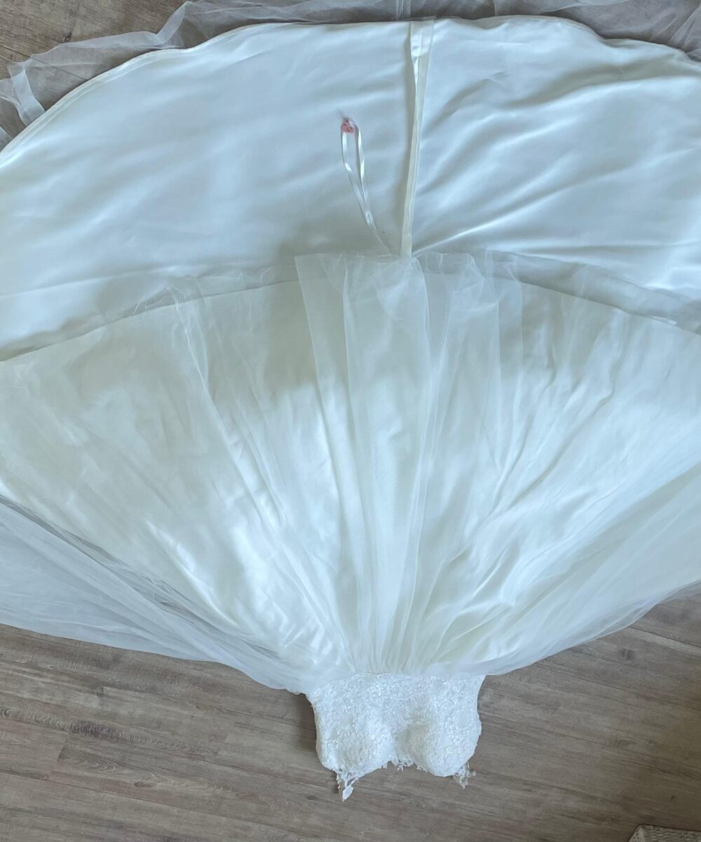 Prachtige witte bruidsjurk voor een echte prinses