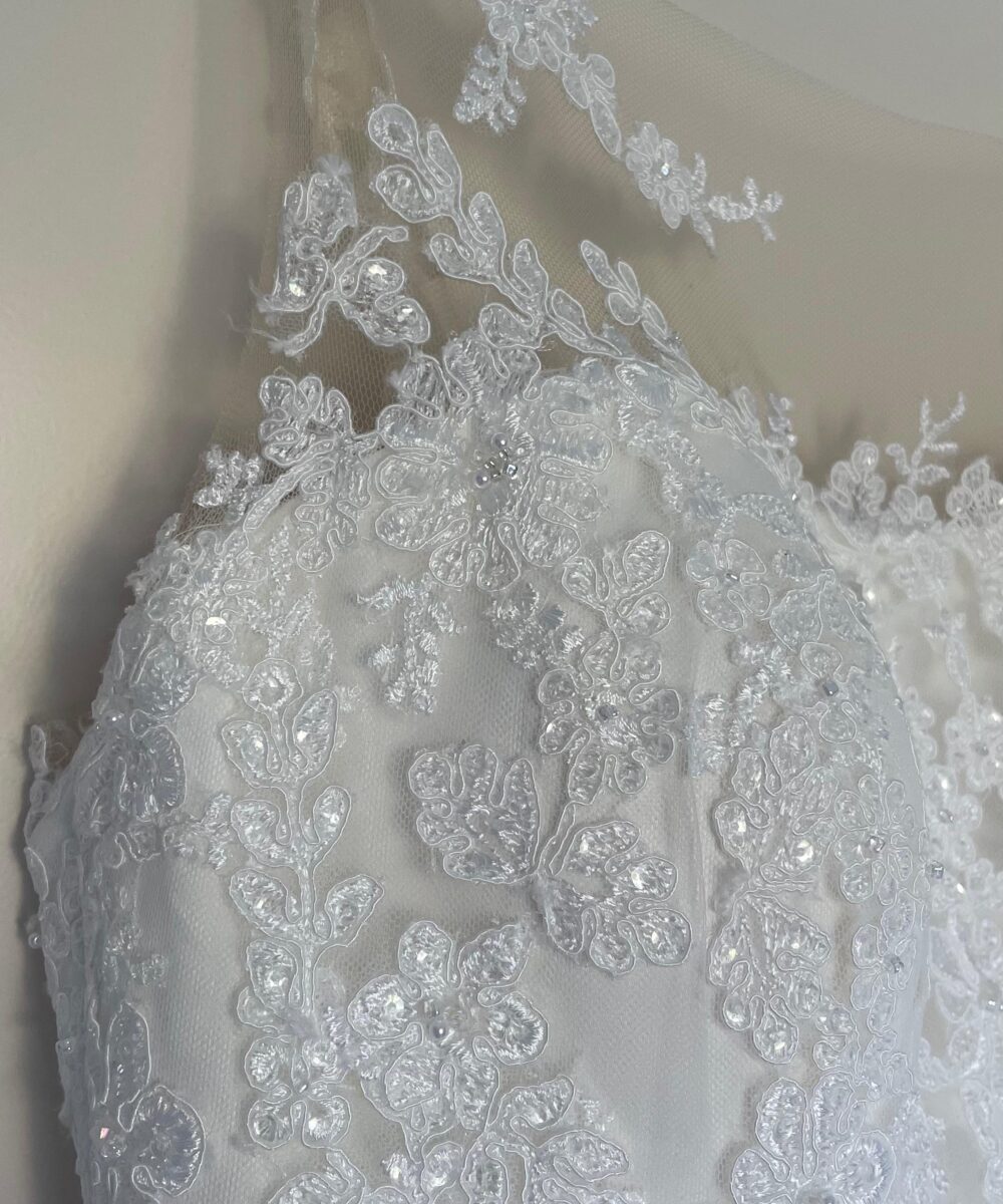 Prachtige witte bruidsjurk voor een echte prinses