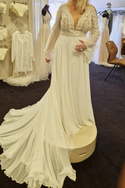 Bohemian trouwjurk nieuw en niet gedragen en vermaakt