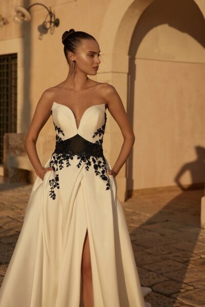 Trouwjurk Esmee by Modeca