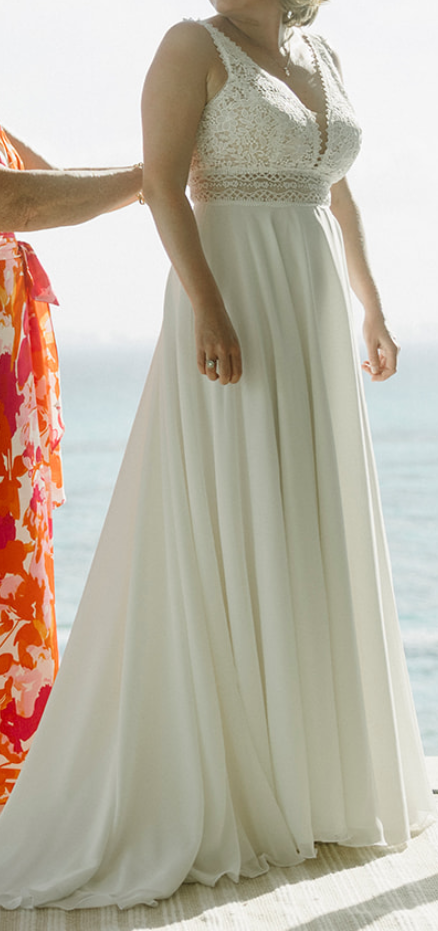 Boho Lace & Chiffon Wedding Dress (Size 40)