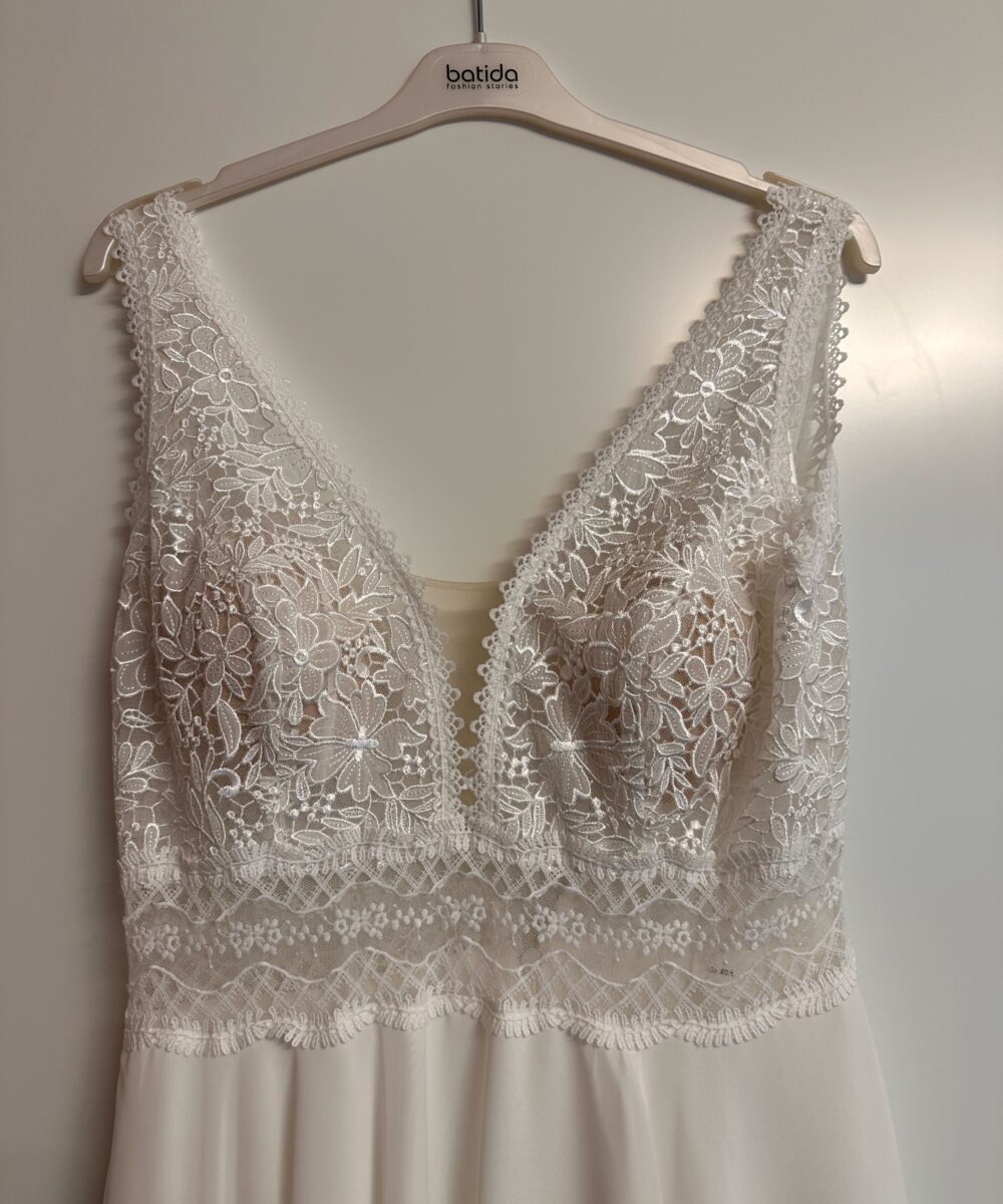 Boho Lace & Chiffon Wedding Dress (Size 40)