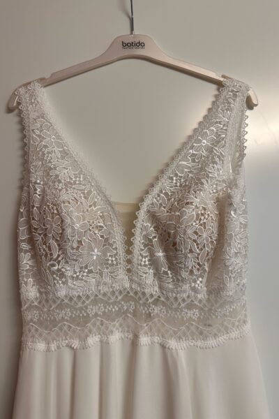 Boho Lace & Chiffon Wedding Dress (Size 40)