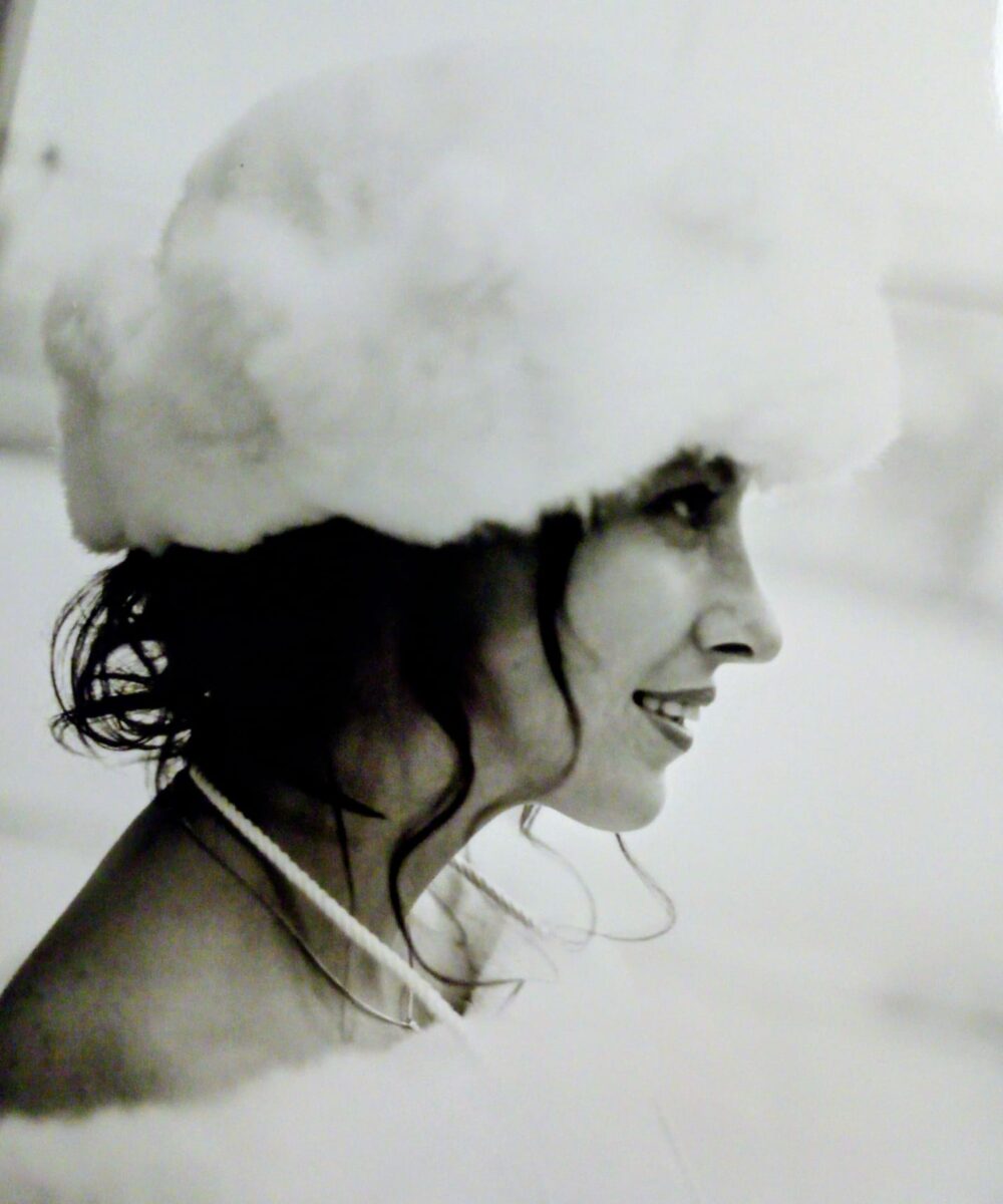 ivoorwitte winter trouwjurk met imitatie-bont