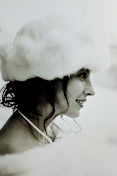 ivoorwitte winter trouwjurk met imitatie-bont