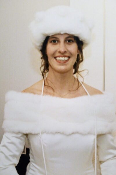 ivoorwitte winter trouwjurk met imitatie-bont