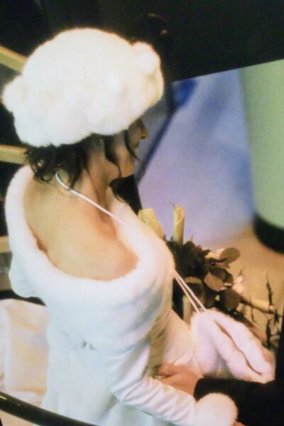 ivoorwitte winter trouwjurk met imitatie-bont