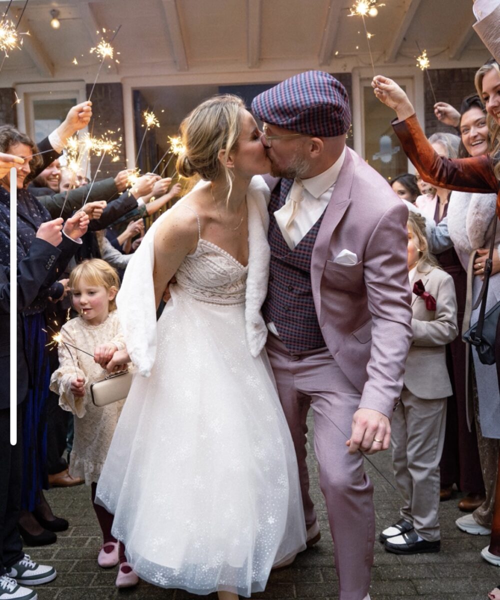 Korte trouwjurk met kralen