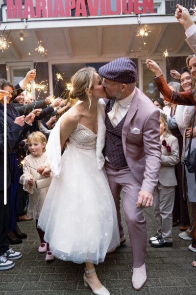 Korte trouwjurk met kralen