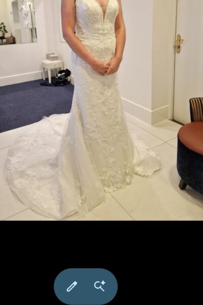 Ivoor witte trouwjurk, diepe V hals + onderrok