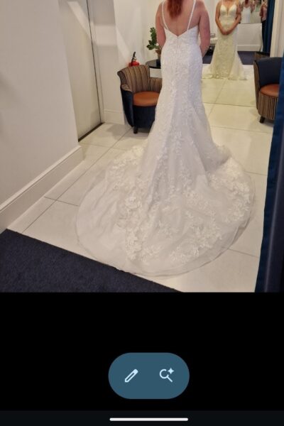 Ivoor witte trouwjurk, diepe V hals + onderrok