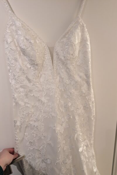 Ivoor witte trouwjurk, diepe V hals + onderrok