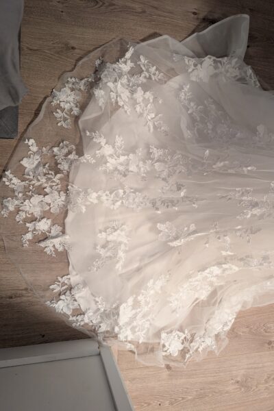 Ivoor witte trouwjurk, diepe V hals + onderrok