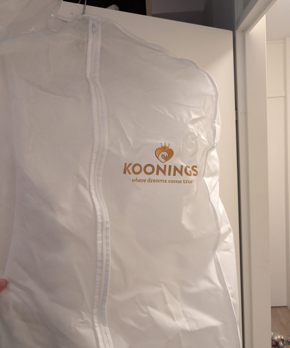 Ivoor witte trouwjurk, diepe V hals + onderrok