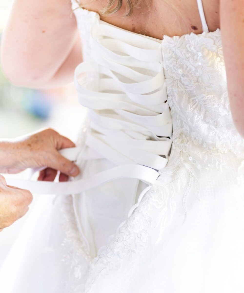 Prachtige korte jurk met tule en kant