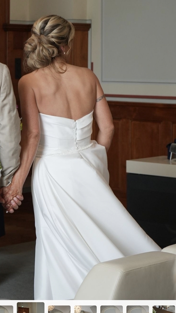 Strapless jurk met strik en of overrok