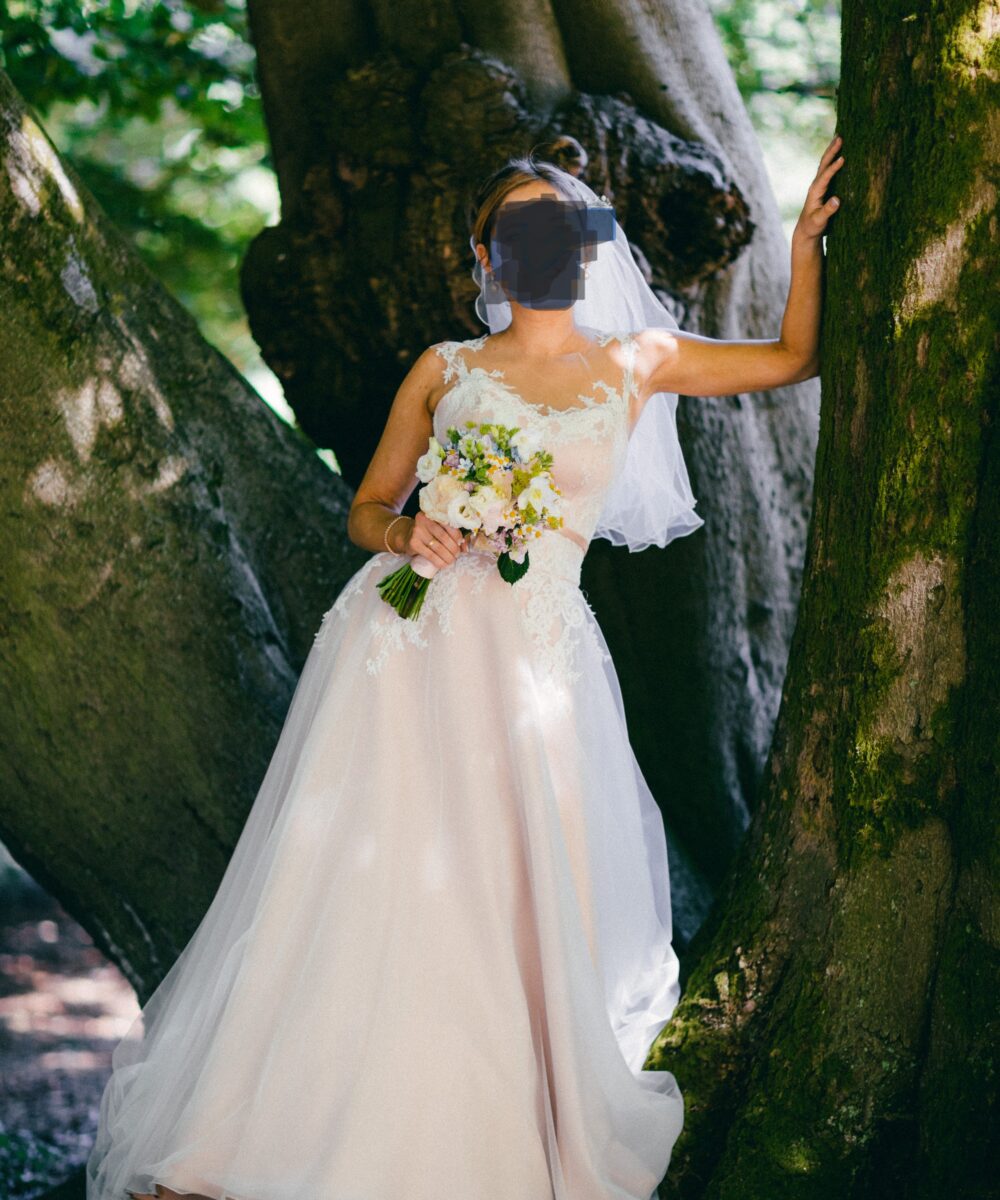 Elegante trouwjurk met kanten top, blush ondertoon én bijpassende onderjurk