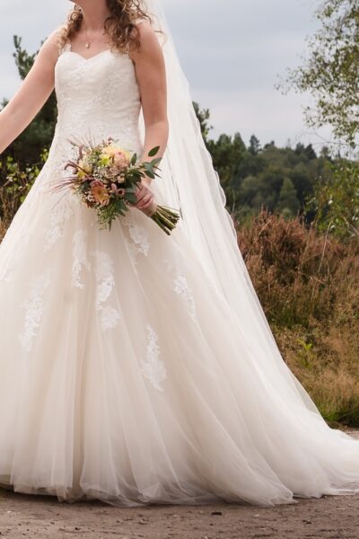 Romantische trouwjurk incl. sluier, als nieuw (1x gedragen, direct gereinigd)