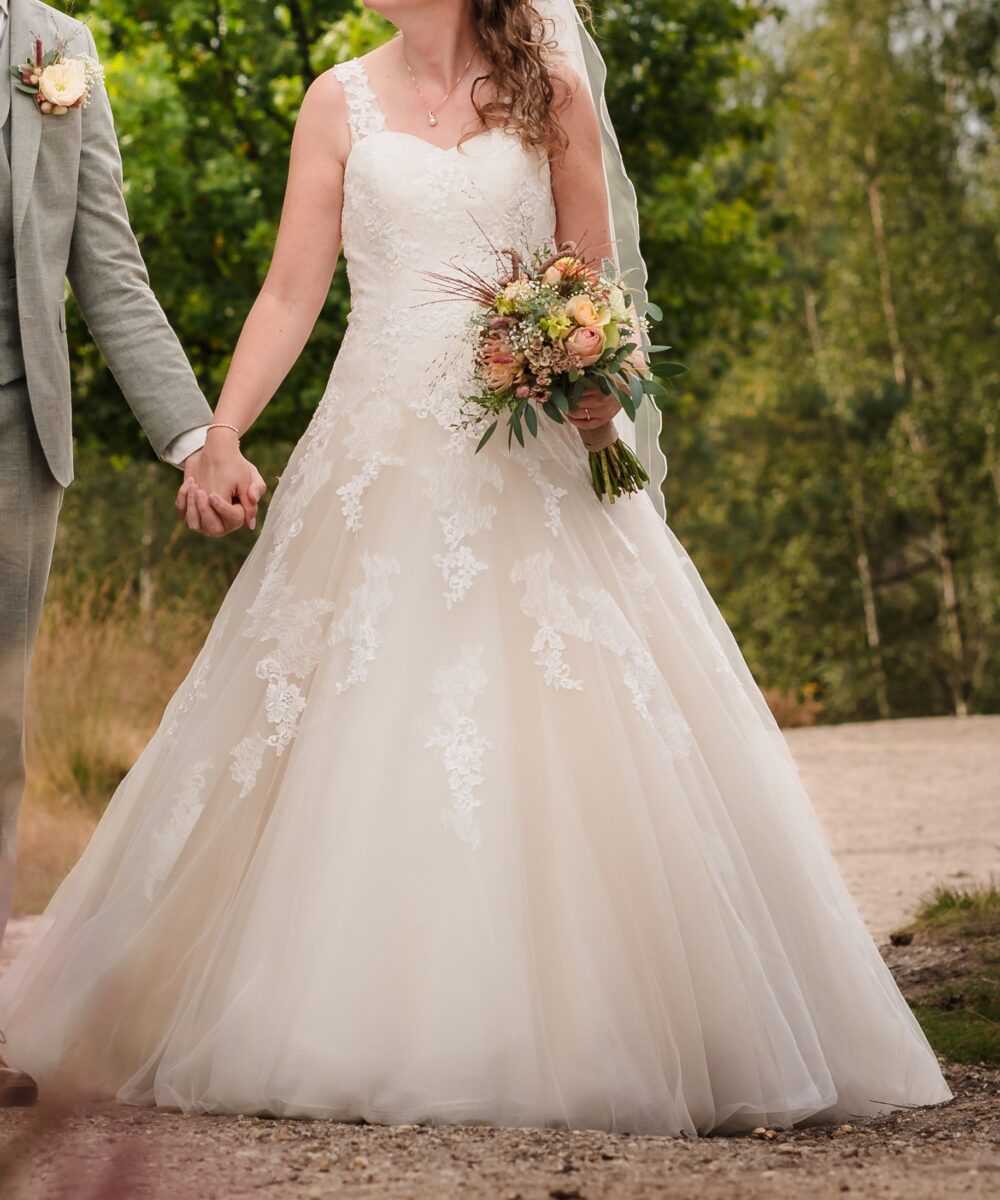 Romantische trouwjurk incl. sluier, als nieuw (1x gedragen, direct gereinigd)