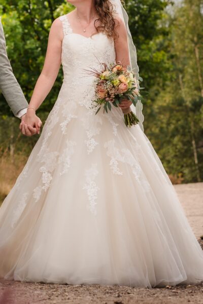 Romantische trouwjurk incl. sluier, als nieuw (1x gedragen, direct gereinigd)