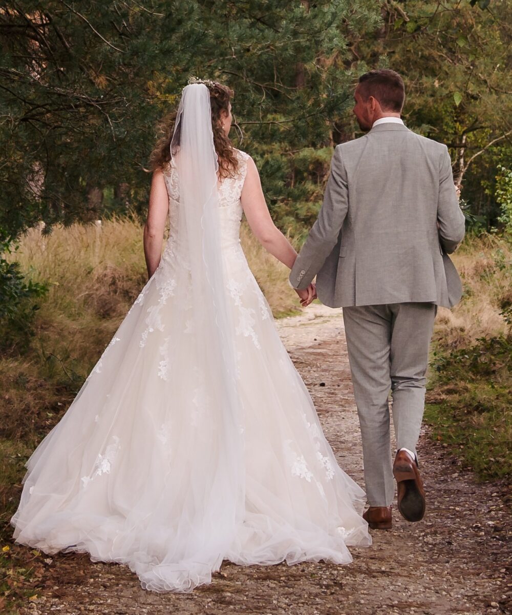 Romantische trouwjurk incl. sluier, als nieuw (1x gedragen, direct gereinigd)