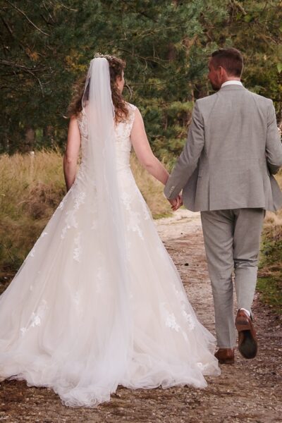 Romantische trouwjurk incl. sluier, als nieuw (1x gedragen, direct gereinigd)