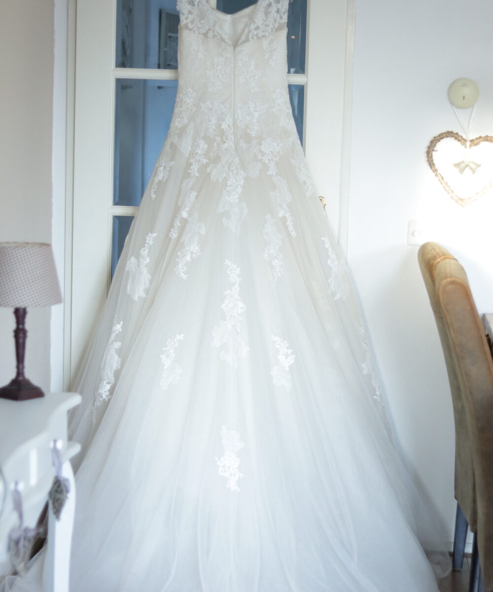 Romantische trouwjurk incl. sluier, als nieuw (1x gedragen, direct gereinigd)