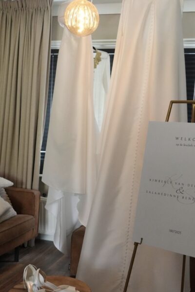 Strapless jurk met strik en of overrok