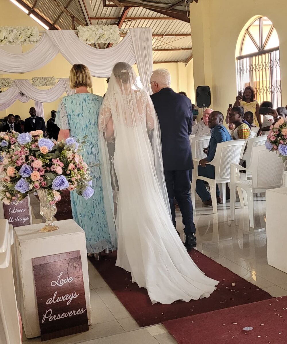 Elegante Ivoorkleurige trouwjurk